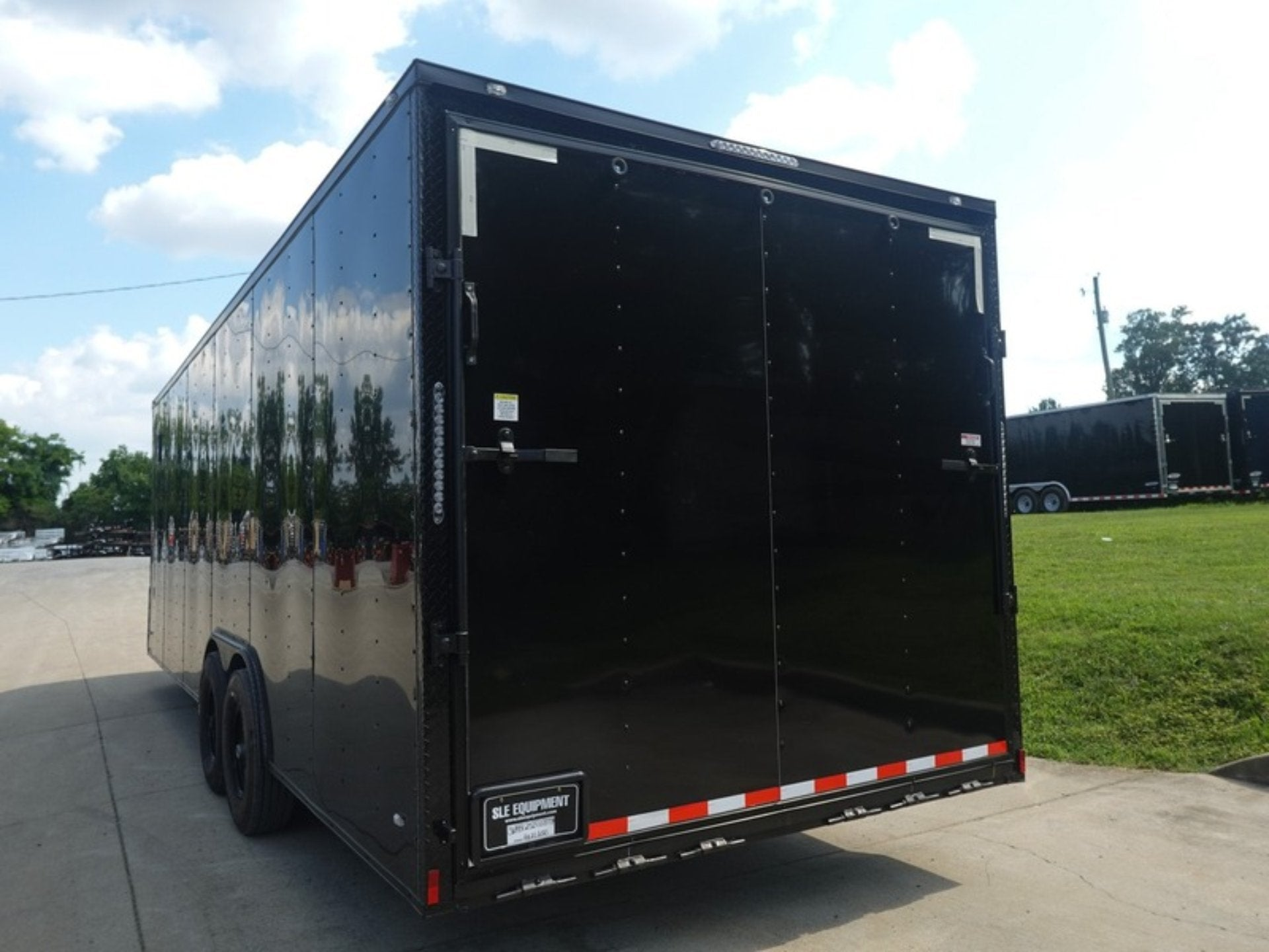 8.5×24 V-Nose Enclosed Trailer (2) 7000LB Axles with Wench Lift 14K GVWR - Image 6