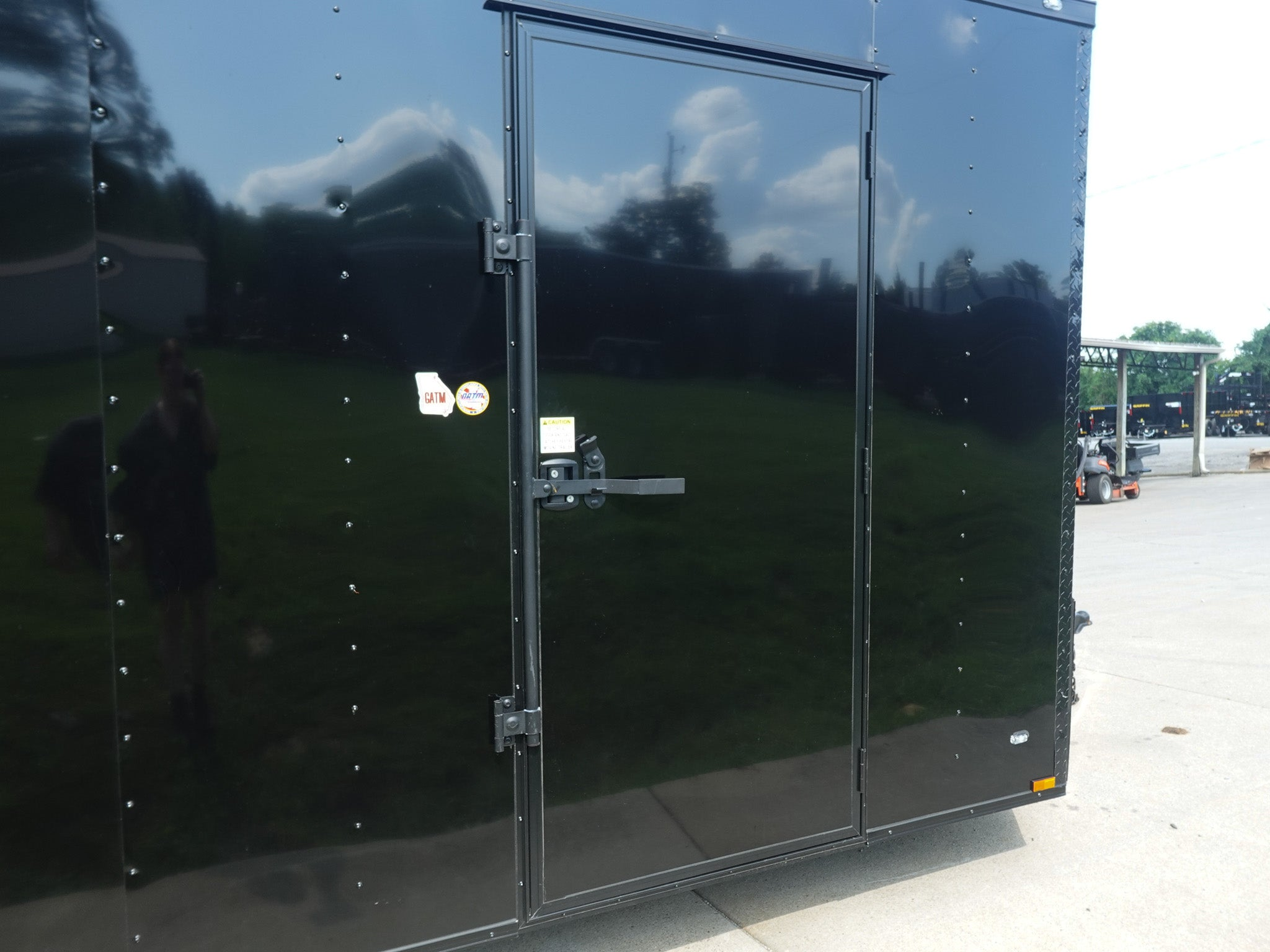 8.5×24 V-Nose Enclosed Trailer (2) 7000LB Axles with Wench Lift 14K GVWR - Image 5