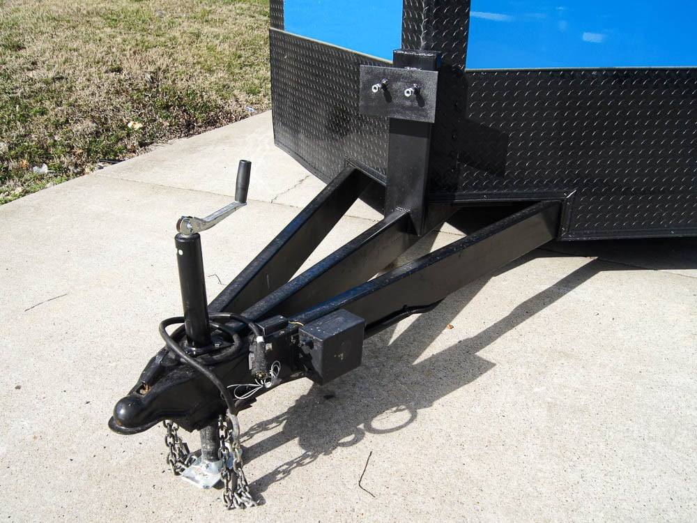 8.5×18 Blue V-Nose Slant Top Enclosed Trailer with Blackout Package - Image 10