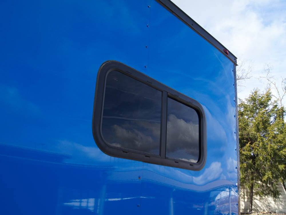 8.5×18 Blue V-Nose Slant Top Enclosed Trailer with Blackout Package - Image 13