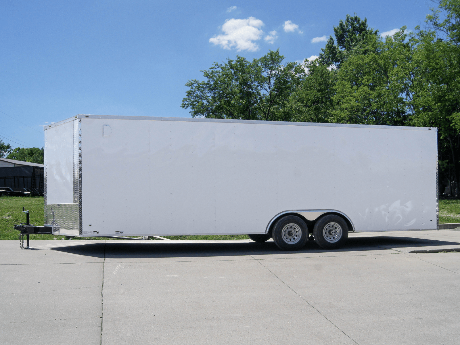 8.5×24 V-Nose Enclosed Trailer (2) 5,200lb Axles 10.4k GVWR