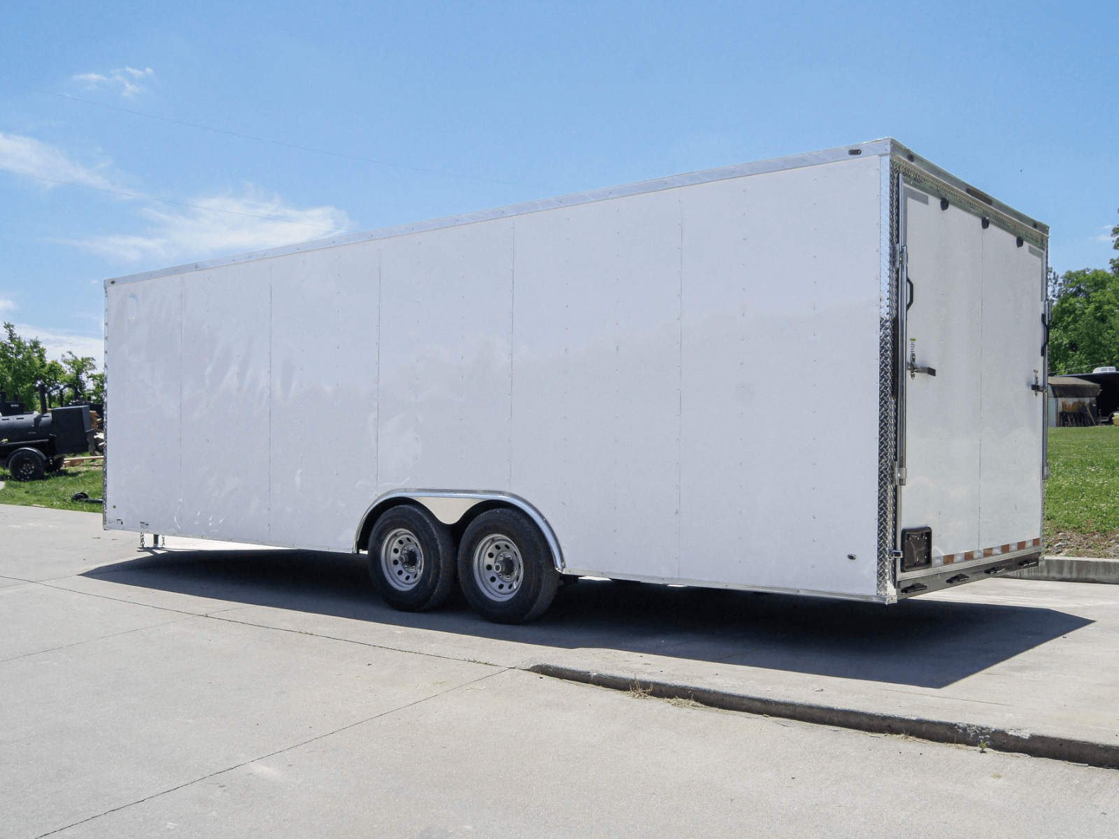 8.5×24 V-Nose Enclosed Trailer (2) 5,200lb Axles 10.4k GVWR - Image 6
