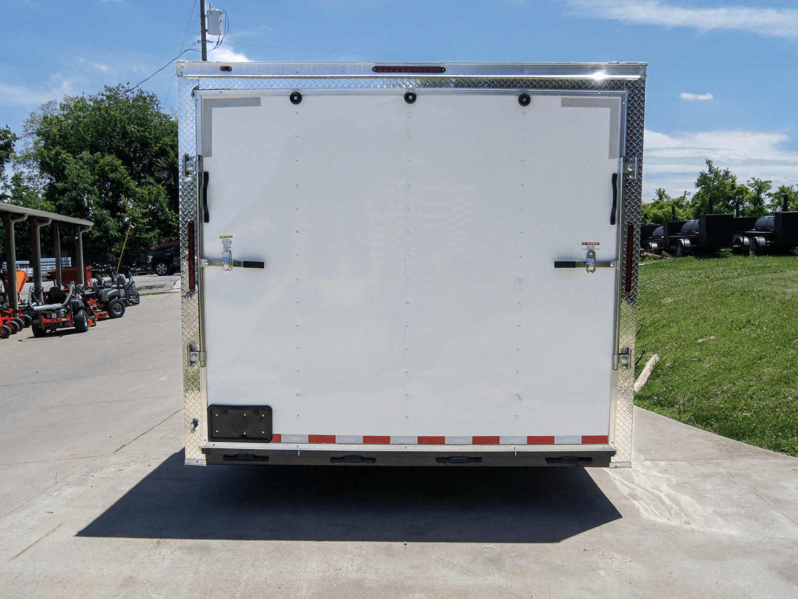 8.5×24 V-Nose Enclosed Trailer (2) 5,200lb Axles 10.4k GVWR - Image 12