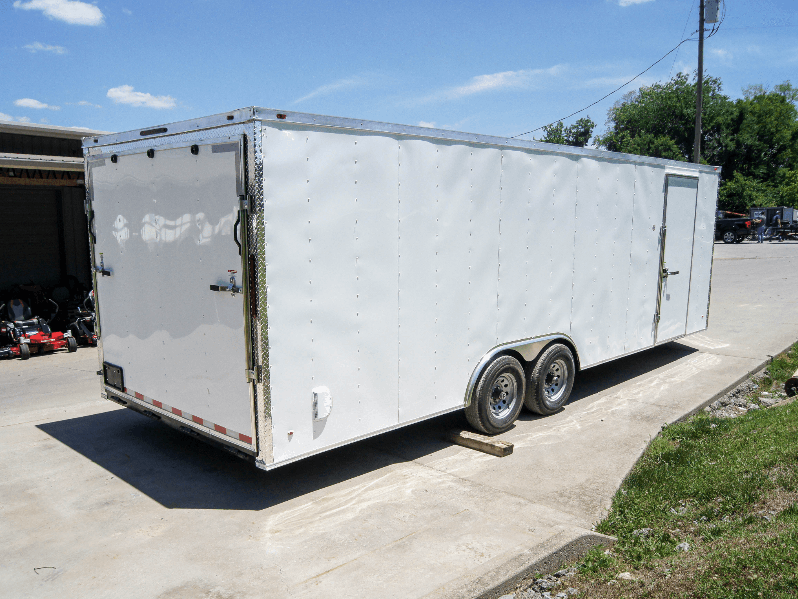 8.5×24 V-Nose Enclosed Trailer (2) 5,200lb Axles 10.4k GVWR - Image 7