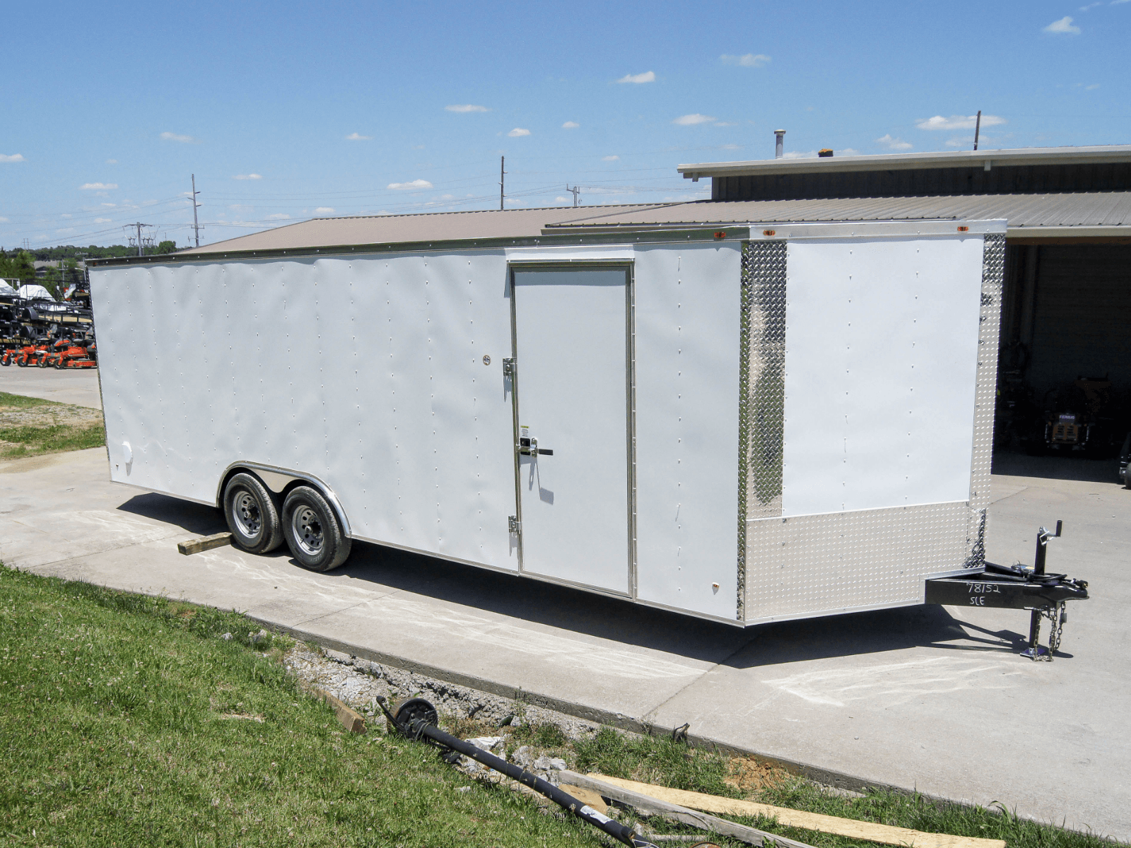 8.5×24 V-Nose Enclosed Trailer (2) 5,200lb Axles 10.4k GVWR - Image 3