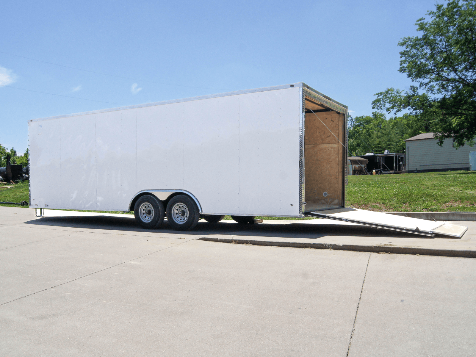 8.5×24 V-Nose Enclosed Trailer (2) 5,200lb Axles 10.4k GVWR - Image 9