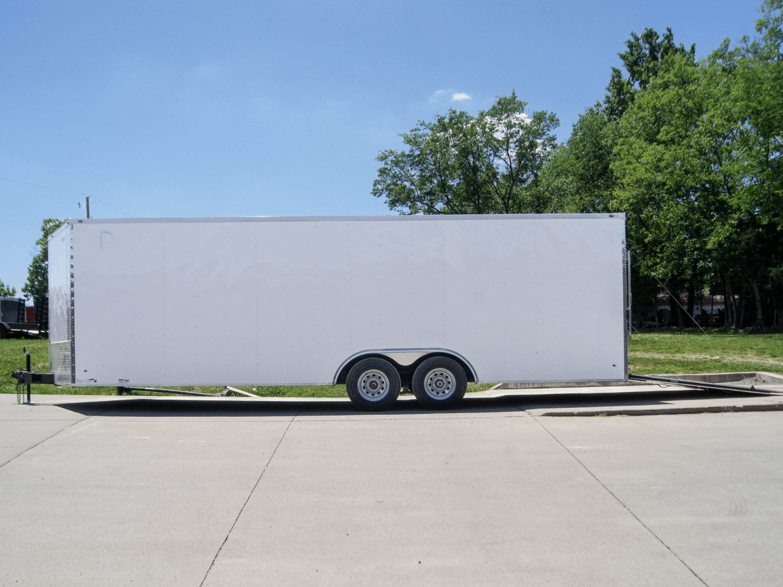 8.5×24 V-Nose Enclosed Trailer (2) 5,200lb Axles 10.4k GVWR - Image 10
