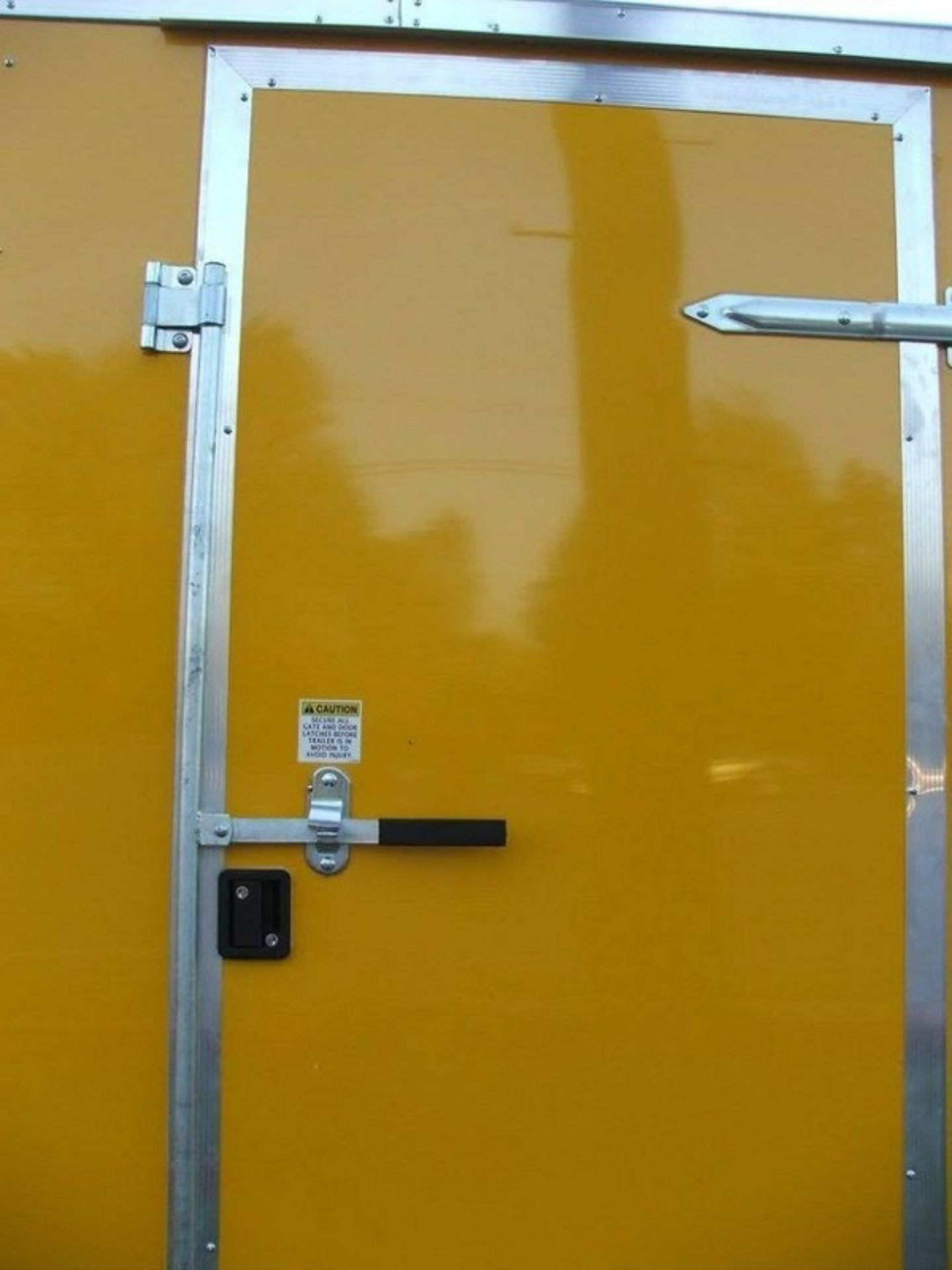 Enclosed Trailer 8.5’x24′ Yellow – Mower Motorcycle Car Truck Hauler Storage - Image 4