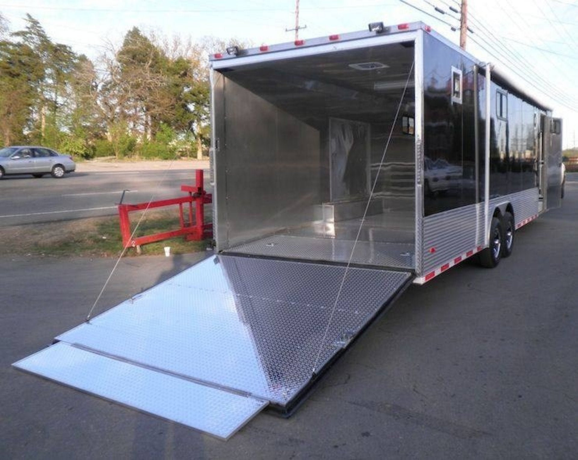 Enclosed Trailer 8.5’x28′ Black – Car Equipment Hauler Storage - Image 8