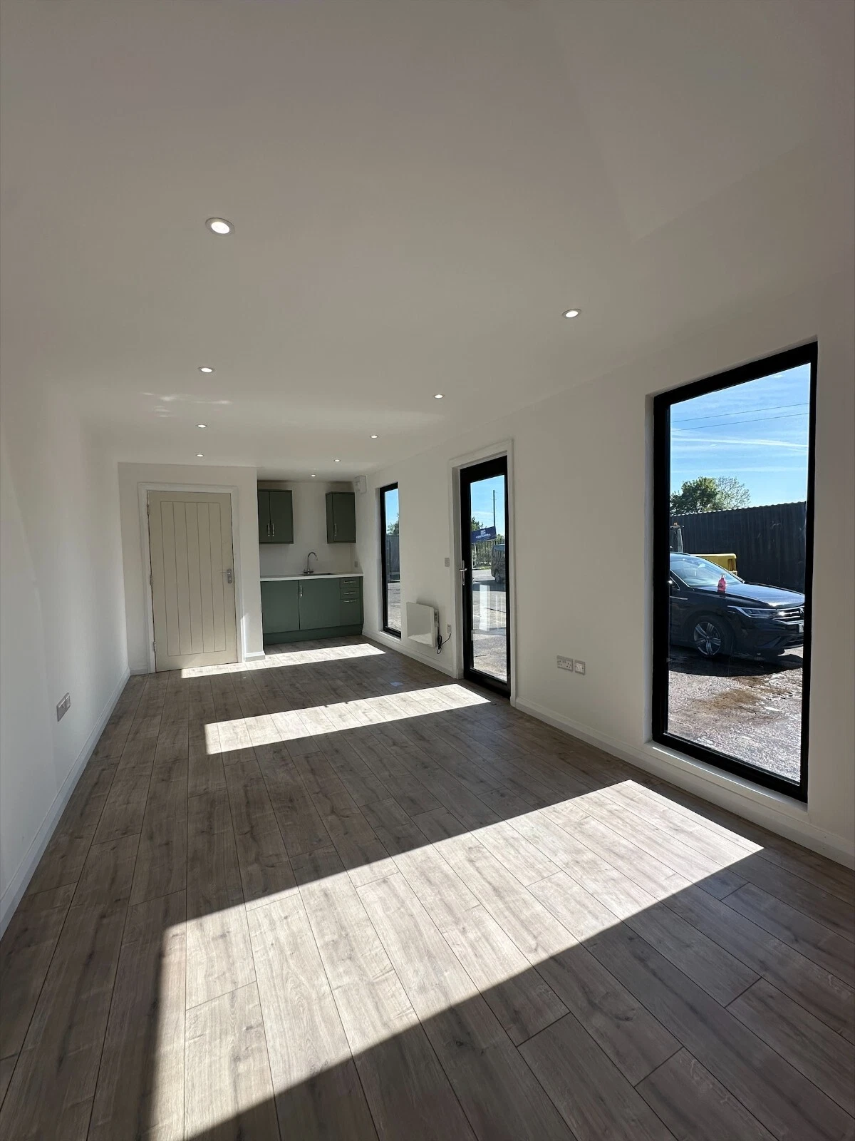 7.5 x 3m Office with kitchenette/WC - Image 4