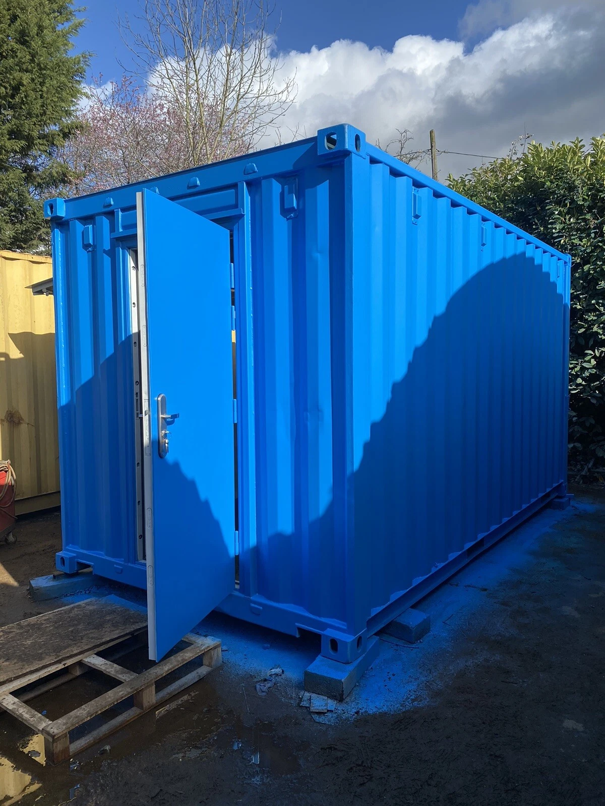 15ft Shipping ContainerBar/Kiosk/Stall/Pod - Image 14