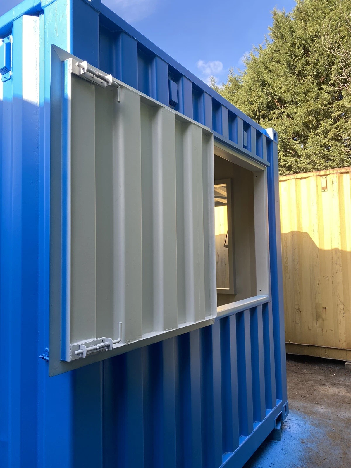15ft Shipping ContainerBar/Kiosk/Stall/Pod - Image 16