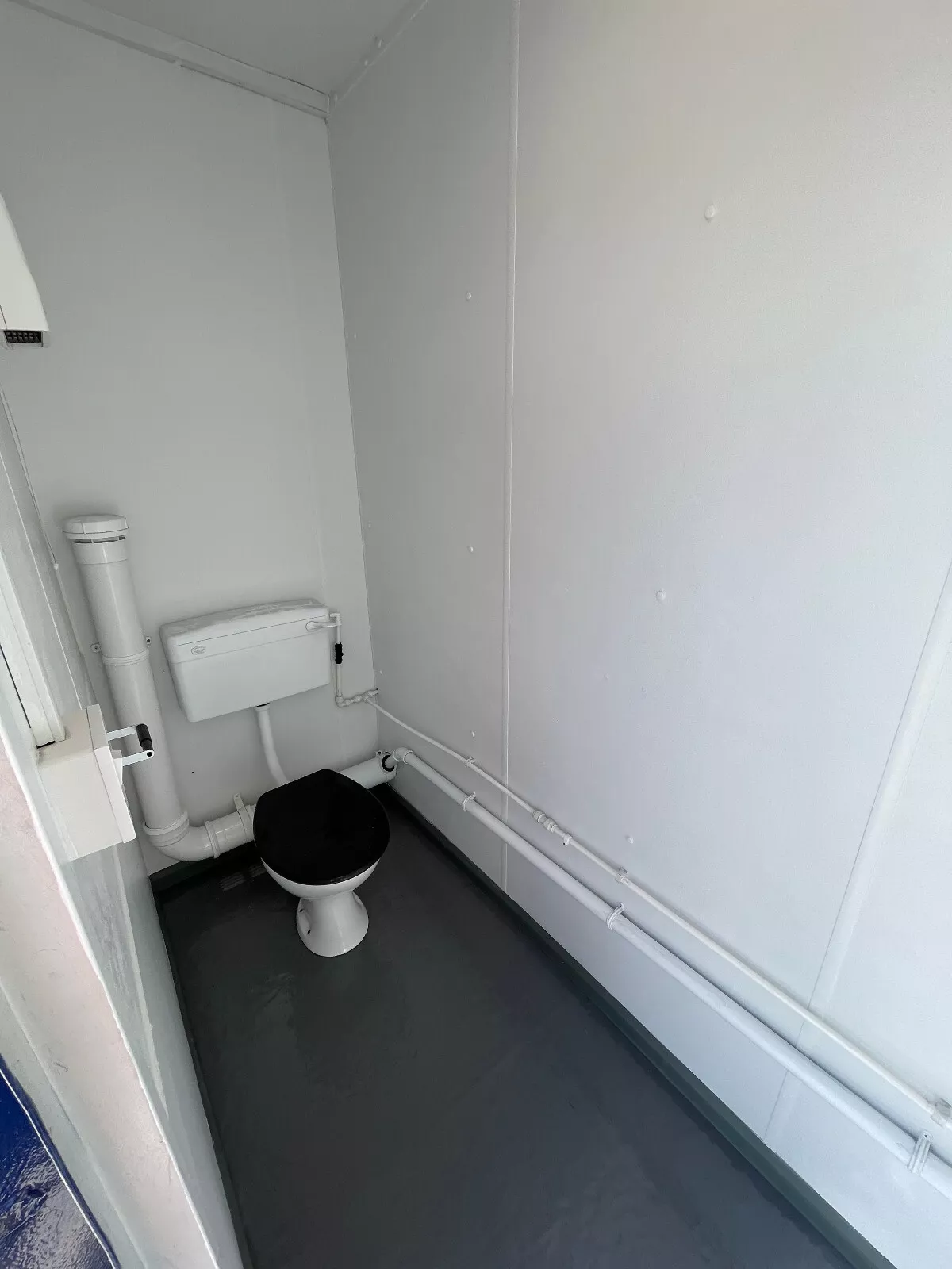 16ft x 9ft 3 + 1 toilet block - Image 2