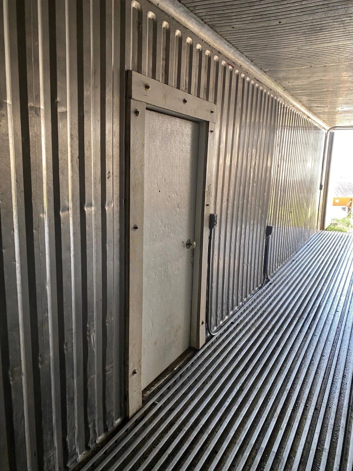 40ft Refrigerated Shipping Container – With Custom Side Door Access - Image 7