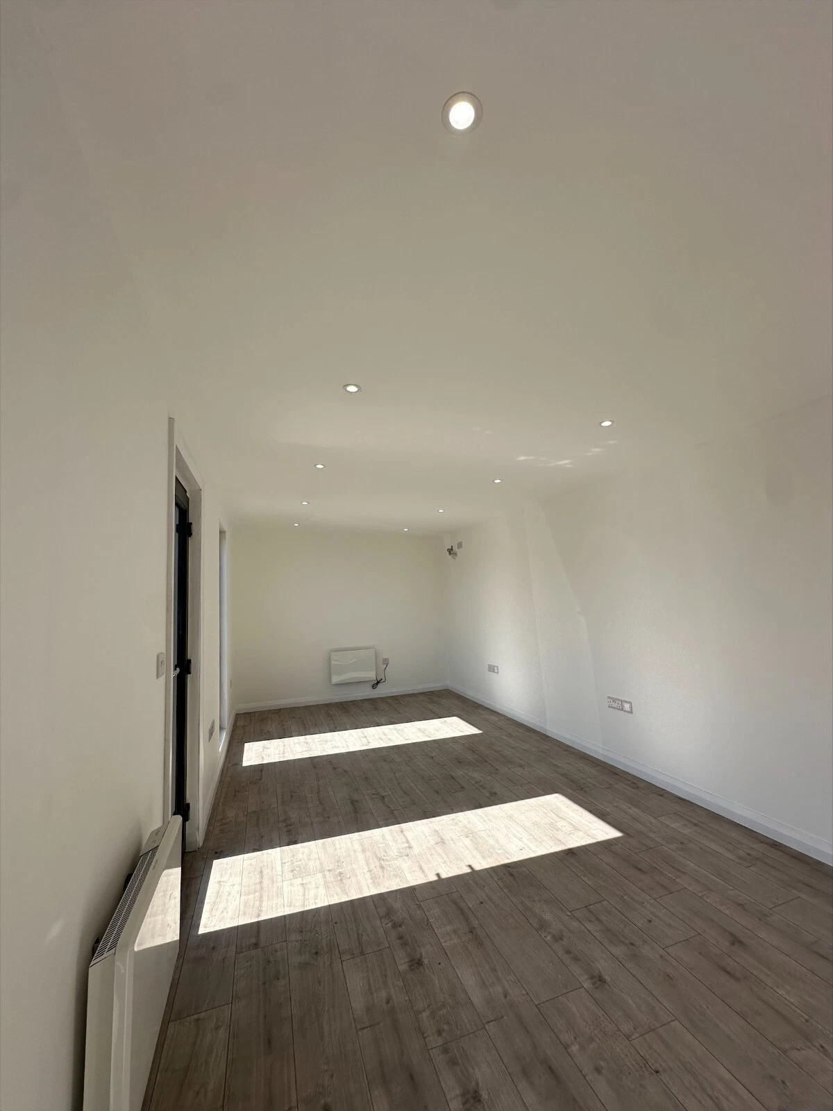 7.5 x 3m Office with kitchenette/WC - Image 2