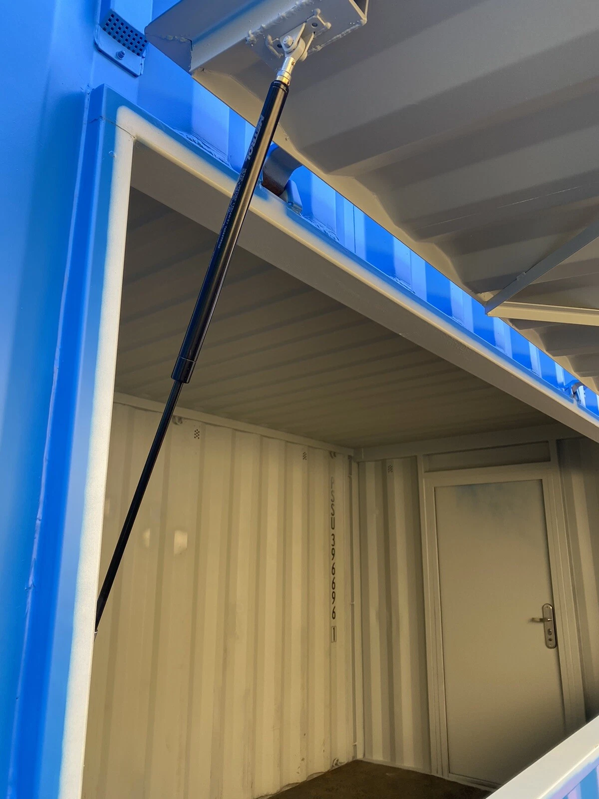 15ft Shipping ContainerBar/Kiosk/Stall/Pod - Image 8